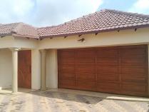 House in for sale in Chantelle, Akasia