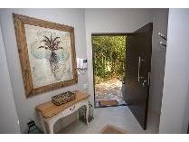 Townhouse in to rent in Camps Bay, Cape Town