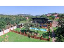 Townhouse in to rent in Glenvista, Johannesburg