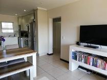 Townhouse in to rent in Barbeque Downs, Midrand