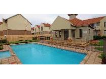 Flat-Apartment in to rent in Estherpark, Kempton Park