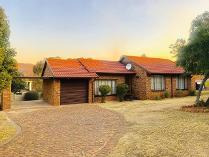 House in for sale in Meredale, Johannesburg