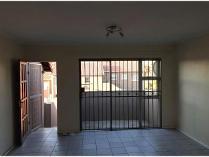 Townhouse in to rent in Vorna Valley, Midrand