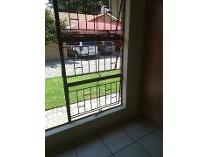 Townhouse in to rent in Three Rivers, Vereeniging