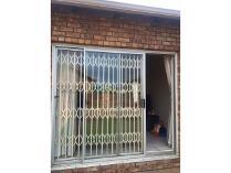 Townhouse in to rent in Kyalami Hills, Midrand
