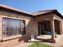 3 Bedroom House For Sale In Amandasig