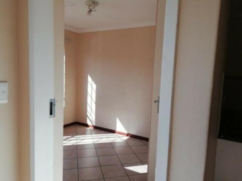 To Rent Of Flat Apartment In Noordwyk Midrand Tiv 13763588