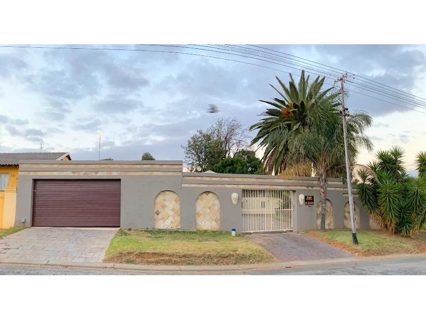 House-standar_880844240-Glenanda, Johannesburg