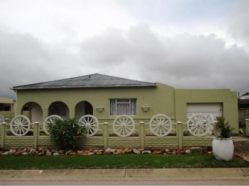 For Sale of House in Despatch, Nelson Mandela Bay(123) Persquare