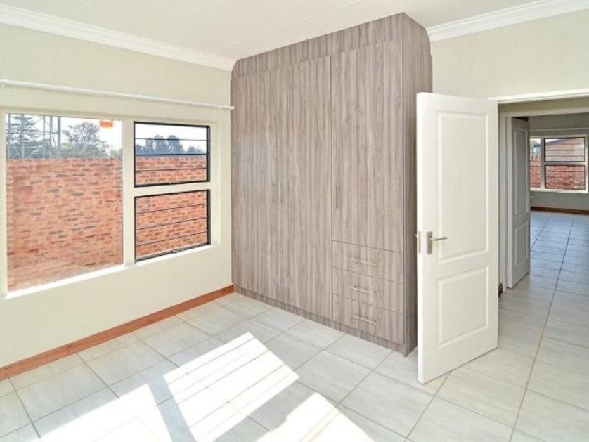 For Sale of House in Pomona AH, Kempton Park(TIV_13754266) Persquare