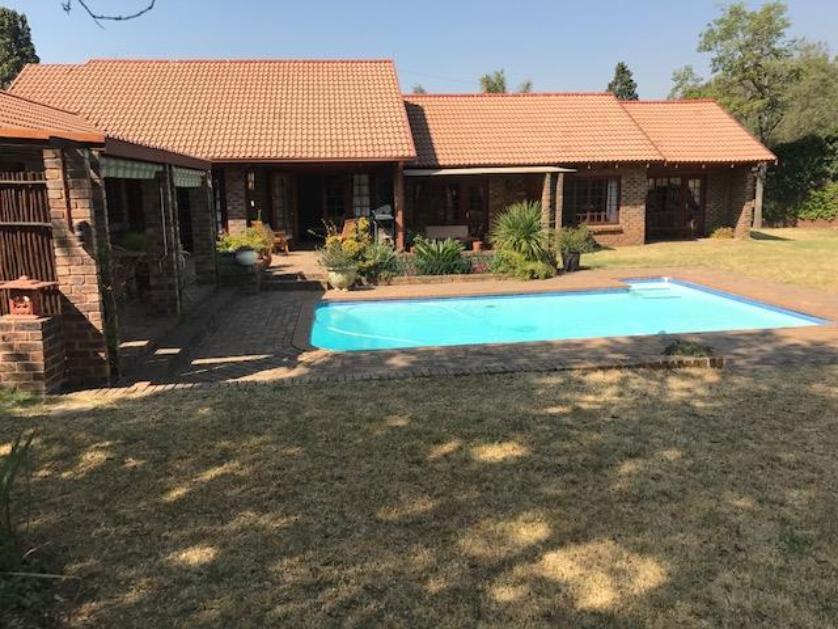 House-standar_http://multimedia.persquare.co.za/s838x629_1721137976-Mayfield Park, Johannesburg