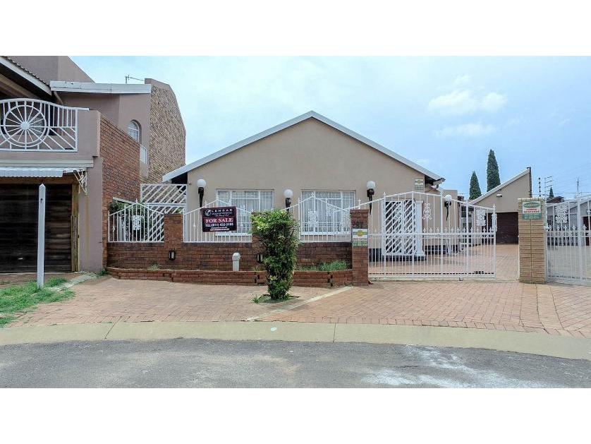 For Sale of House in Lenasia South, City of Johannesburg(TIV_13724710) Persquare